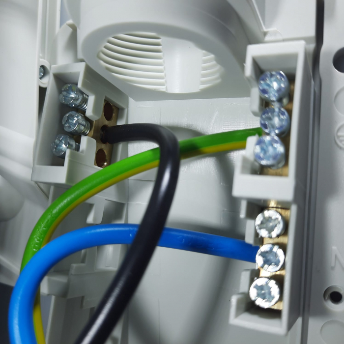 Priza trifazica aplicata 5 poli 3P+N+E 16A cu priza monofazica schuko 16A IP44 cablata in interior [7]