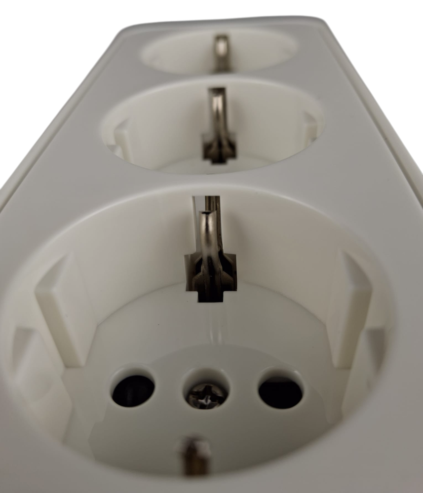 Priza tripla alba aplicata 16A cu CP si protectie copii IP20 150x65mm [10]