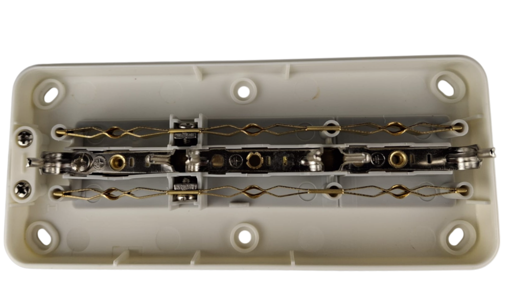 Priza tripla alba aplicata 16A cu CP si protectie copii IP20 150x65mm [7]