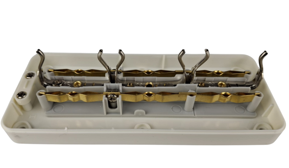 Priza tripla alba aplicata 16A cu CP si protectie copii IP20 150x65mm [6]