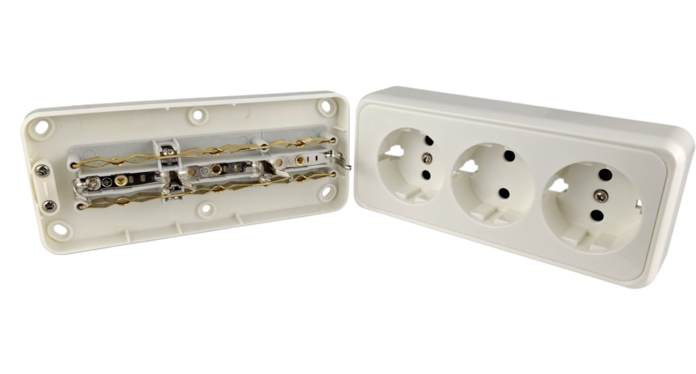 Priza tripla alba aplicata 16A cu CP si protectie copii IP20 150x65mm [8]