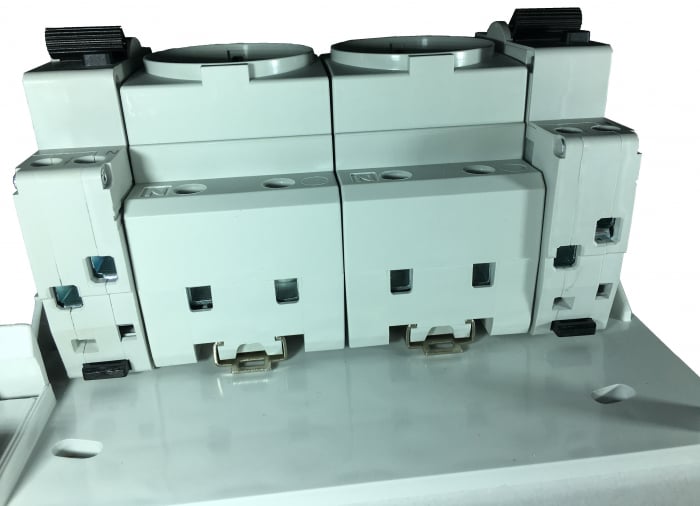 Prize aplicate schuko cu protectie copii si doua sigurante cu protectie diferentiala RCBO 16A 30mA IP20 [6]