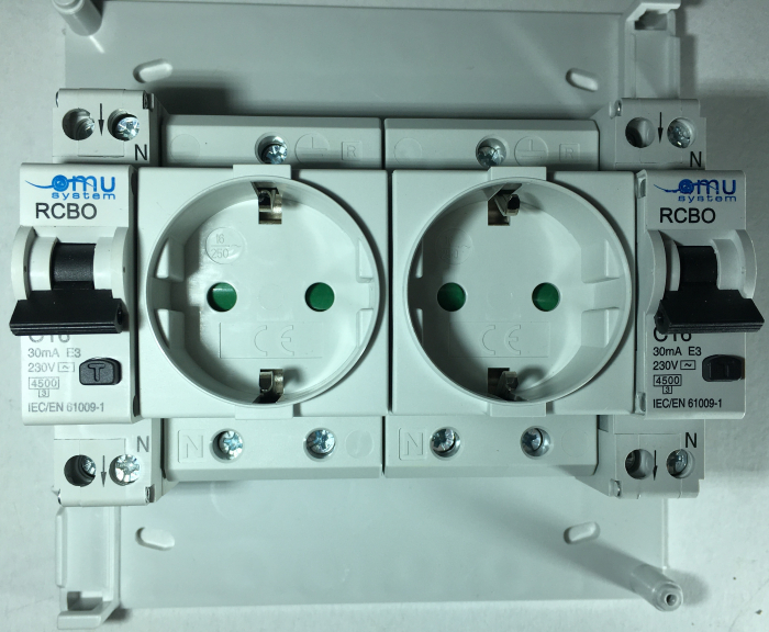 Prize aplicate schuko cu protectie copii si doua sigurante cu protectie diferentiala RCBO 16A 30mA IP20 [4]