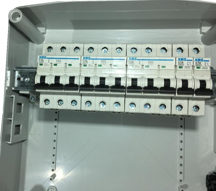 Tablou electric echipat cu 3 prize 5 poli 32A si 2 prize monofazice schuko si sigurante organizare de santier plastic IP44 [5]