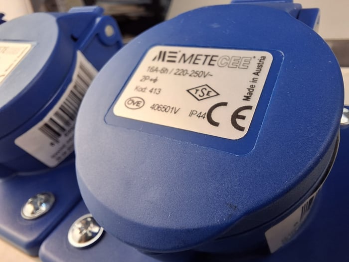 Tablou electric echipat cu 3 prize monofazice industriale 16A panou organizare de santier cu sigurante si legaturi - precablat IP44 [10]