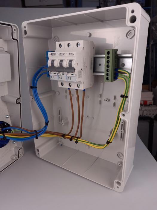 Tablou electric echipat cu 3 prize monofazice industriale 16A panou organizare de santier cu sigurante si legaturi - precablat IP44 [8]