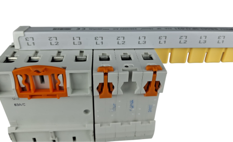 Bara Pieptene busbar OMU SYSTEM 3 poli 63A izolata 210mm 10mm² tip furca U, 12 (4x3) module pentru conexiuni electrice 230/400V AC [9]
