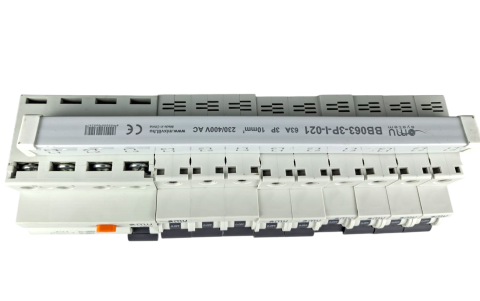 Bara Pieptene busbar OMU SYSTEM 3 poli 63A izolata 210mm 10mm² tip pin I, 12 (4x3) module pentru conexiuni electrice 230/400V AC [9]