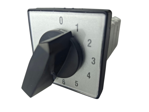 Aparataj tablouri electrice - Comutator cu came cu poziţii multiple 0-1-2-3-4-5-6 , 7 pozitii 20A 3 poli, montaj incastrat  IP40