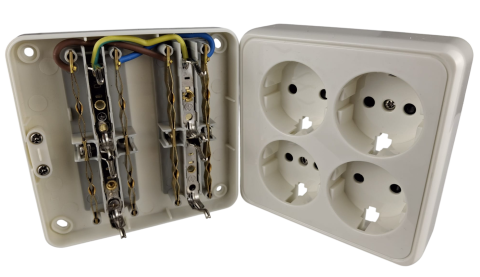 Priza 4 posturi alba aplicata 16A cu CP si protectie copii IP20 107x107mm [5]