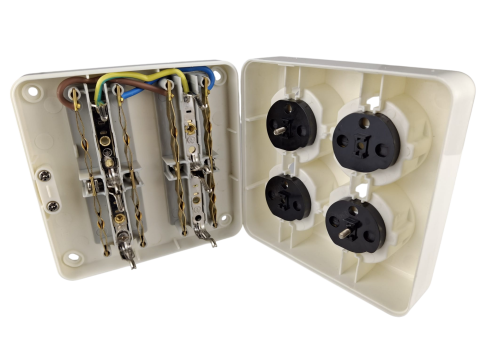 Priza 4 posturi alba aplicata 16A cu CP si protectie copii IP20 107x107mm [4]