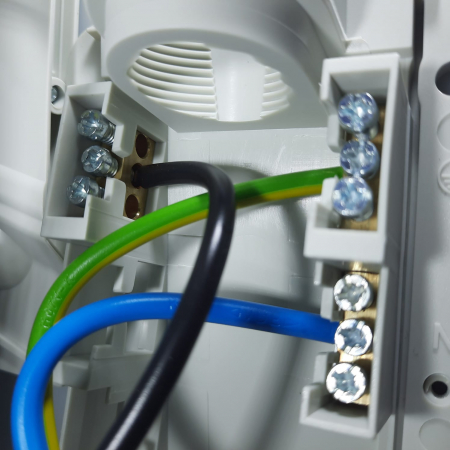 Priza trifazica aplicata 5 poli 3P+N+E 16A cu priza monofazica schuko 16A IP44 cablata in interior [6]