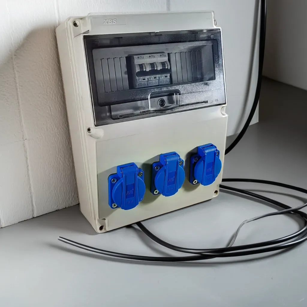 Tablou electric echipat cu 3 prize monofazice schuko 16A panou organizare de santier cu sigurante IP54 [5]