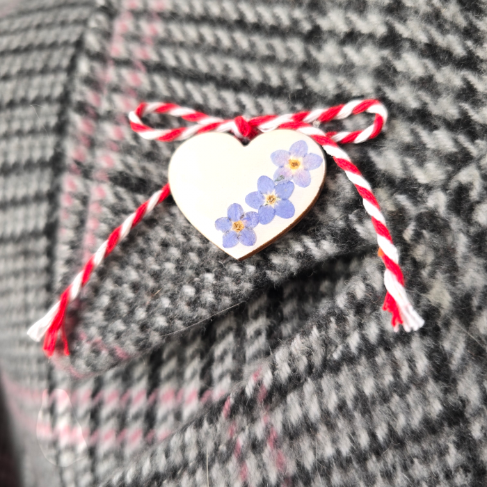 Brosa Martisor 3 flori de Nu Ma Uita [3]