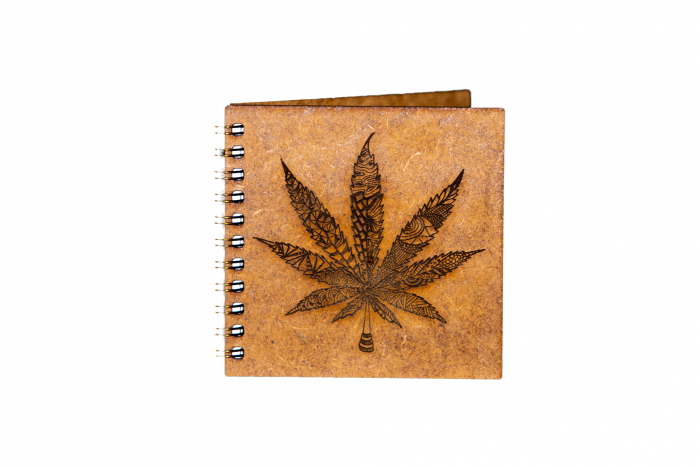 Agenda 10x10 personalizata din lemn cu frunza de marijuana gravata [1]