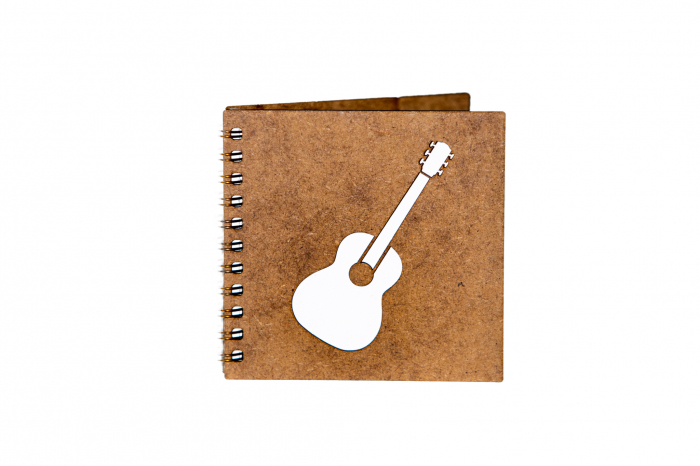 Agenda 10x10 personalizata din lemn cu o chitara clasica [1]