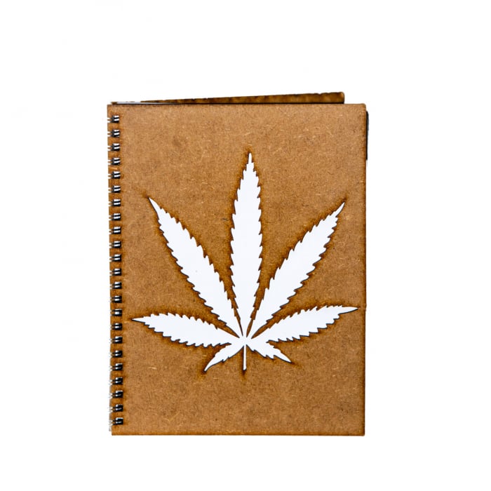 Agenda A5 personalizata din lemn cu frunza de marijuana [1]