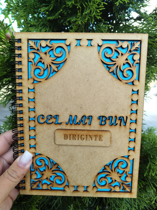 Agenda A5 personalizata din lemn cu mesaj "Cel mai bun diriginte" cu hartie colorata [2]