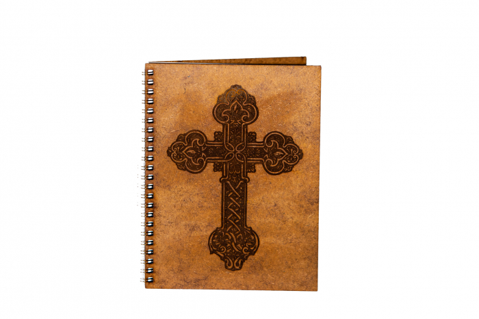 Agenda A5 personalizata din lemn cu o cruce [2]