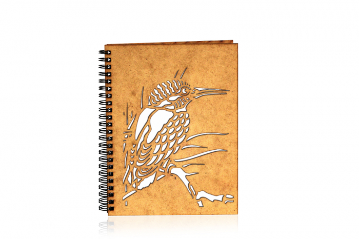 Agenda A5 personalizata din lemn cu o pasare [2]