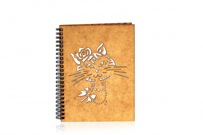 Agenda A5 personalizata din lemn cu pisica cu palarie [2]