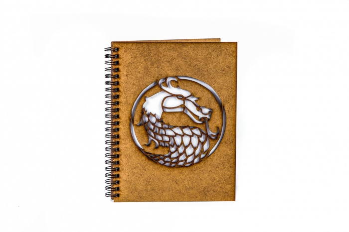 Agenda A5 personalizata din lemn cu un dragon [2]