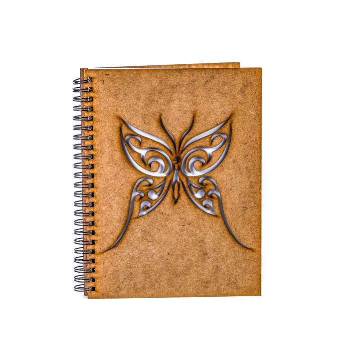 Agenda A5 personalizata din lemn cu un fluture [1]