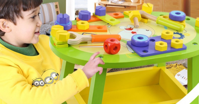 Banc de lucru cu unelte din lemn [3]