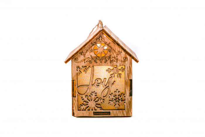 Casuta din lemn care lumineaza Joy [2]