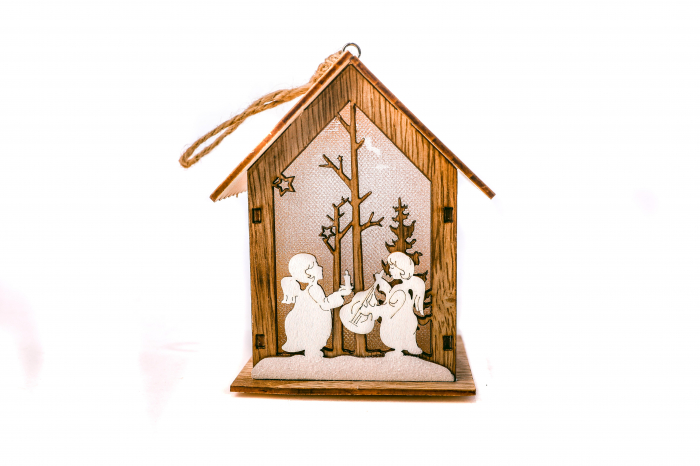 Casuta din lemn care lumineaza cu ingerasi [4]