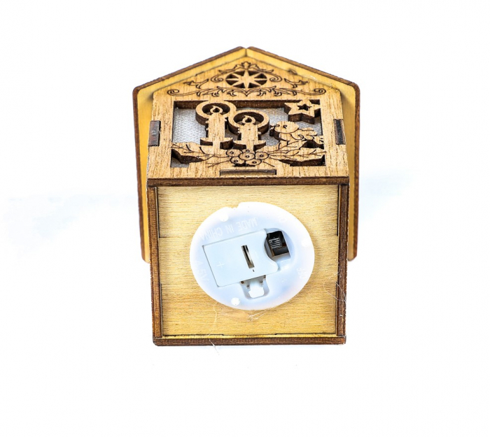 Casuta din lemn care lumineaza cu lumanari [4]