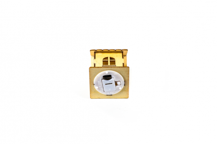 Casuta micuta din lemn care lumineaza cu mos [3]