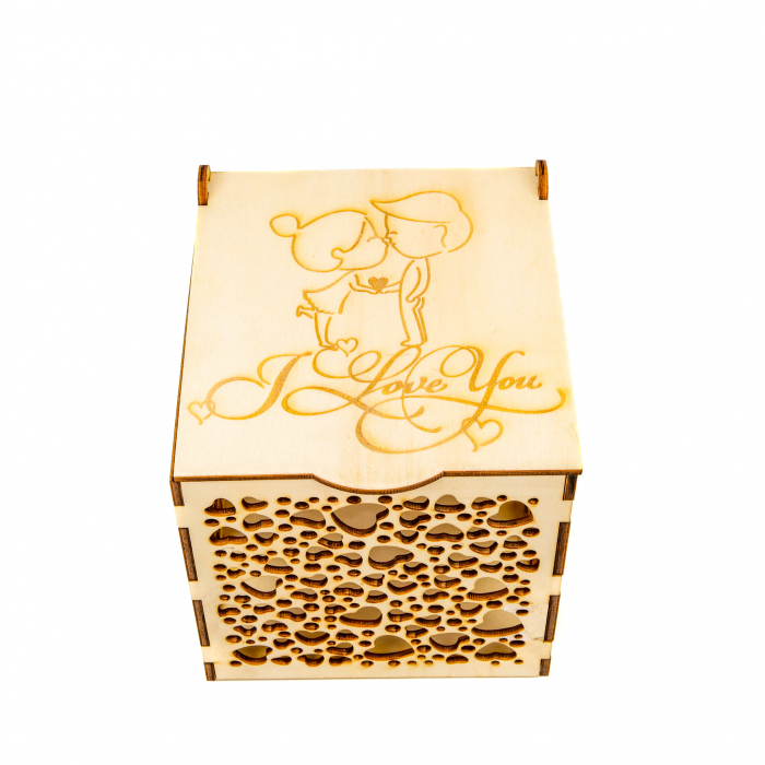 Cutie din lemn cu indragoastiti si inimioare pentru cadouri [2]