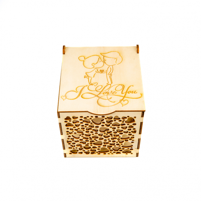 Cutie din lemn cu indragoastiti si inimioare pentru cadouri [3]