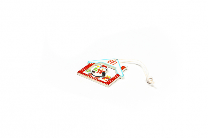 Decoratiune din lemn casuta cu pinguin [3]