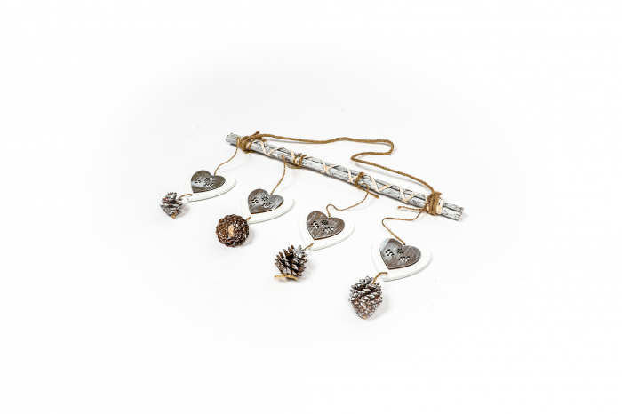 Decoratiune din lemn cu inimioare [3]