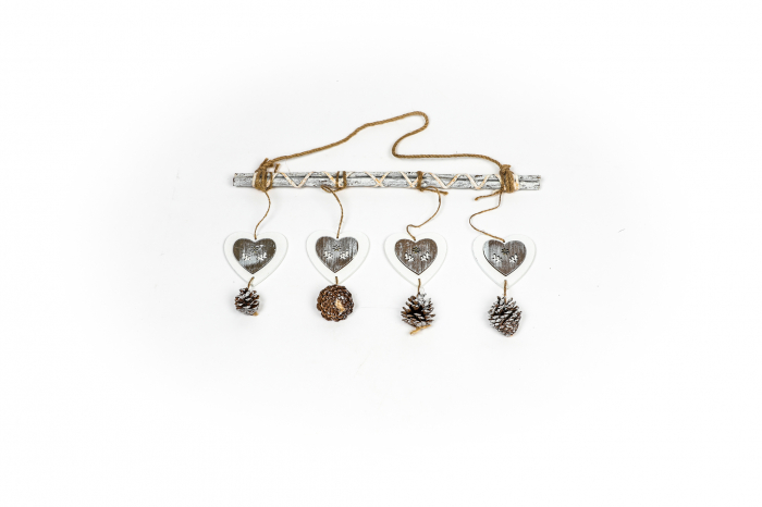 Decoratiune din lemn cu inimioare [5]