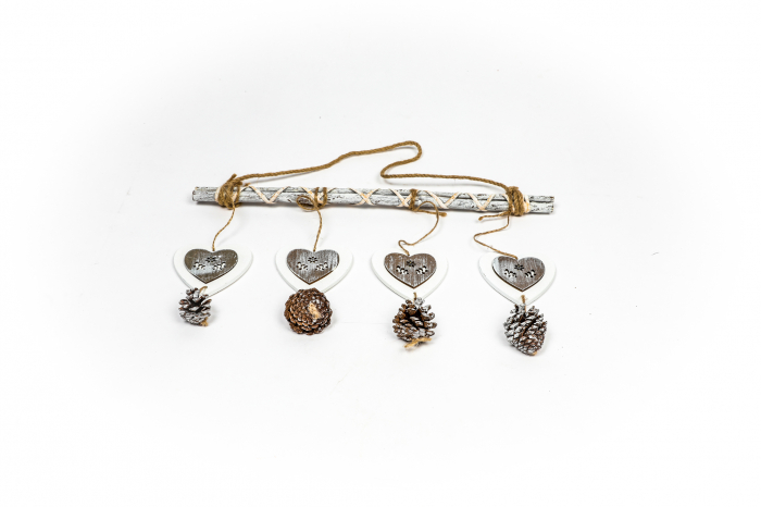 Decoratiune din lemn cu inimioare [4]