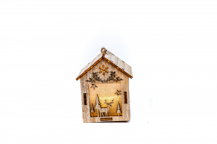 Decoratiune din lemn cu o casuta care lumineaza [4]