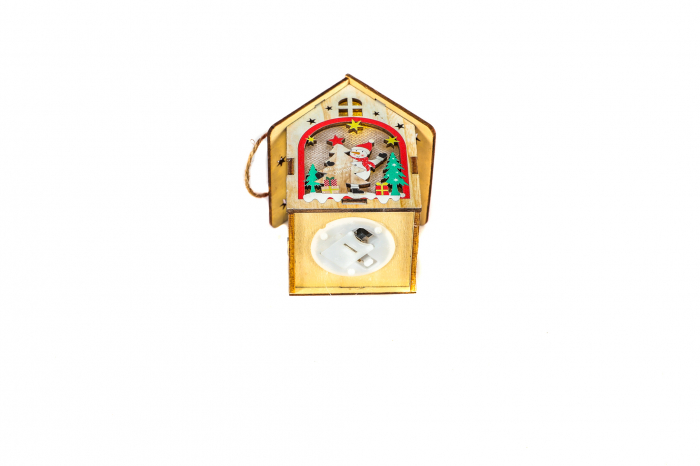 Casuta mica  din lemn care lumineaza cu om de zapada si brad [4]