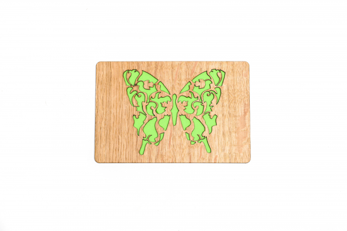 Felicitare personalizata din lemn cu un fluture [1]
