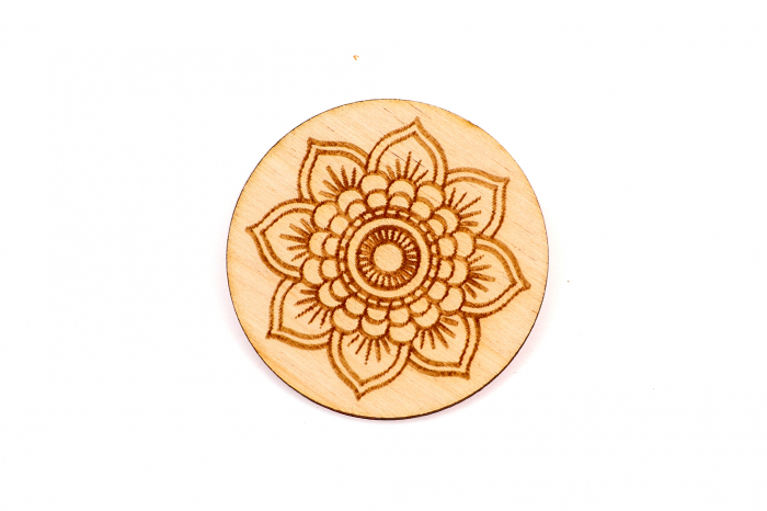 Insigna din lemn cu o floare [3]