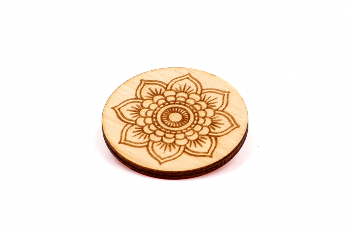 Insigna din lemn cu o floare [4]