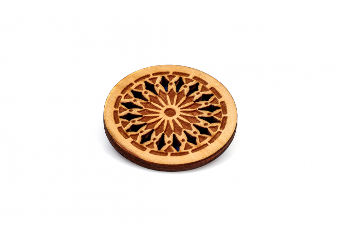 Insigna din lemn cu o mandala [4]
