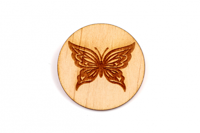 Insigna din lemn cu un fluture [3]
