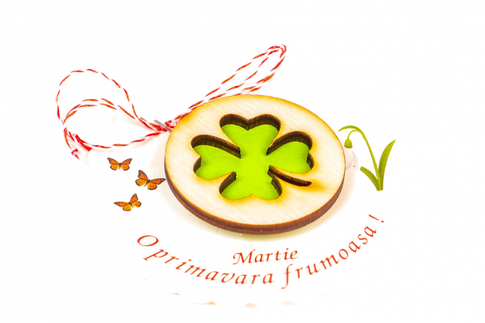 Insigna din lemn cu un trifoi [2]