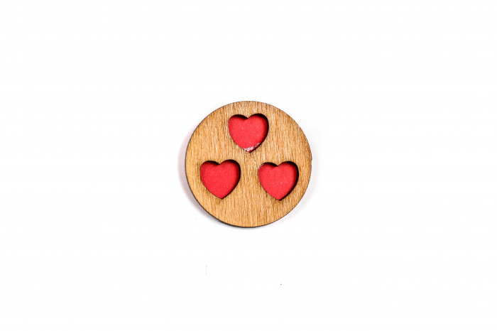 Insigna din lemn inimioare [1]