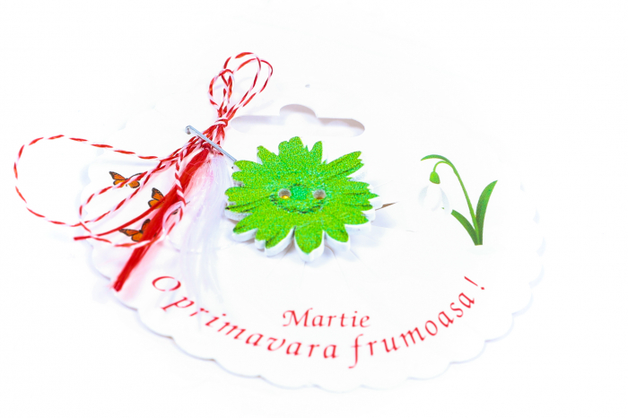 Martisor-brosa cu o margareta verde [2]