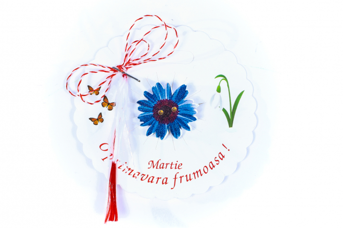 Martisor-brosa cu o floricica