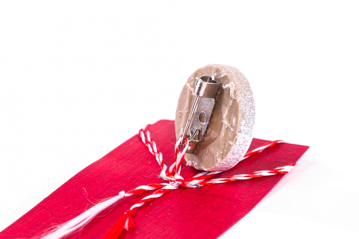 Martisor din ceramica pictat manual model lacramioare [4]